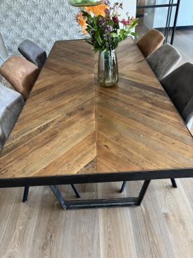 Eetkamertafel