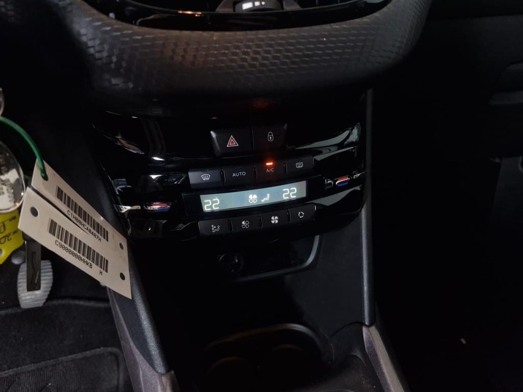 Peugeot 2008 1.2i style