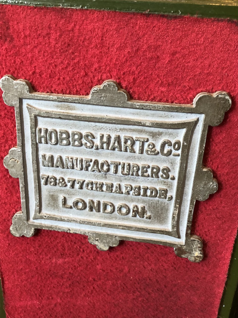 Mooie oude Engelse brandkluis van het merk Hobbs Hart & Co