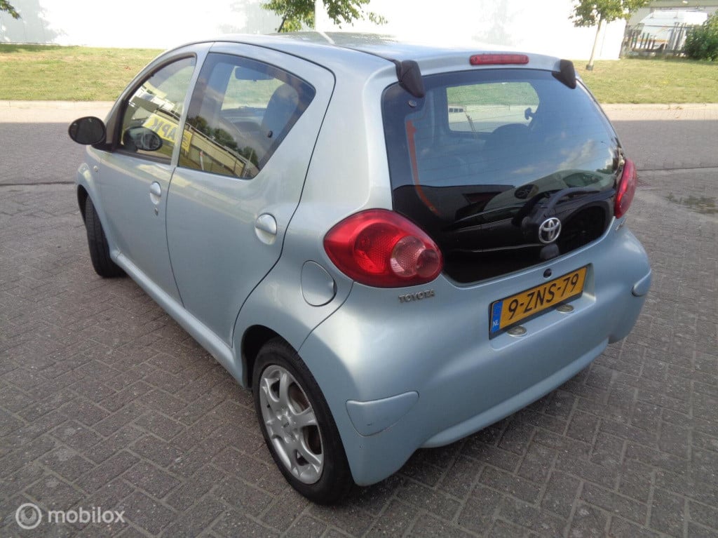 Toyota Aygo 1.0-12v + stuurbekr.lm velgen nieuwe apk mee neemprijs