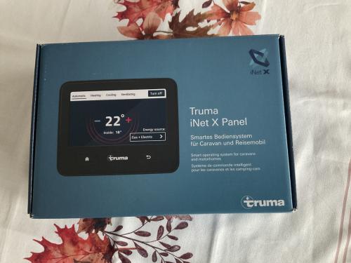 Truma iNet kastje met kleuren scherm