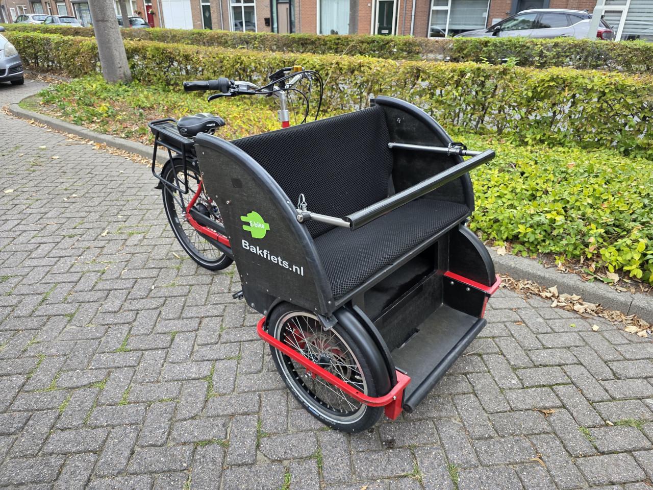 Keurig nette elektrische riksja bakfiets met Shimano middenmotor