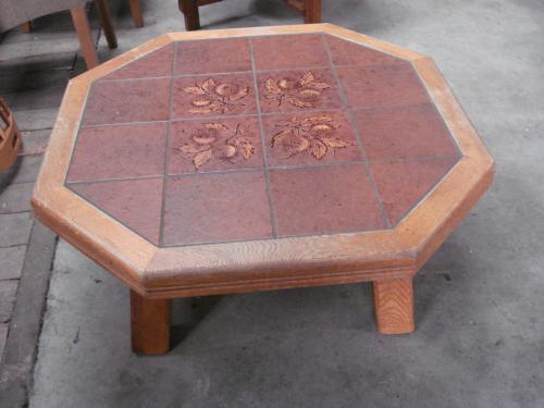 Retro eikentafel met tegelblad