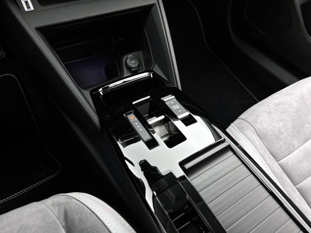 Citroen C4 X hybrid 145pk automaat max | trekhaak | all season banden |