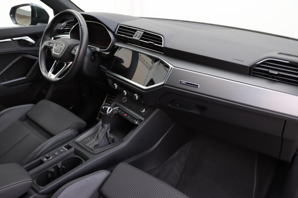 Audi Q3 45 tfsi e s edition 245pk s tronic | soh 99,7% |