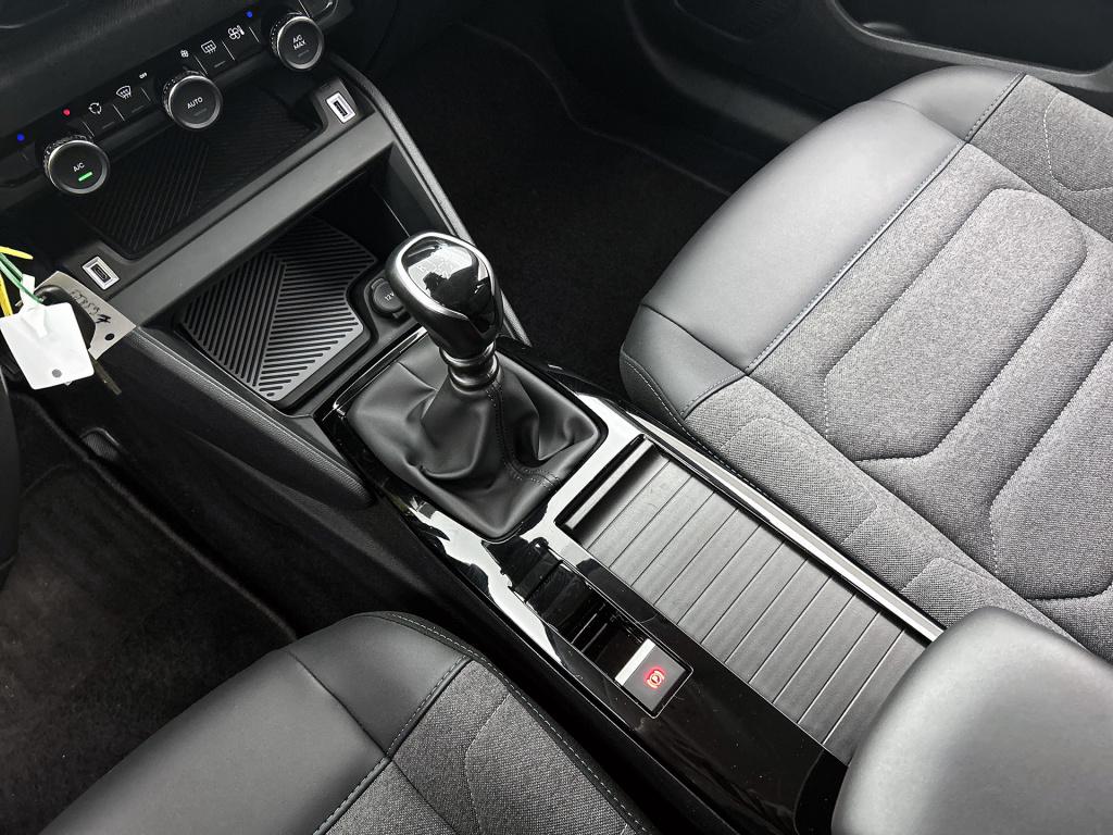 Citroen C4 130 pk feel edition | rijklaar | navigatie | comfort seats | 360