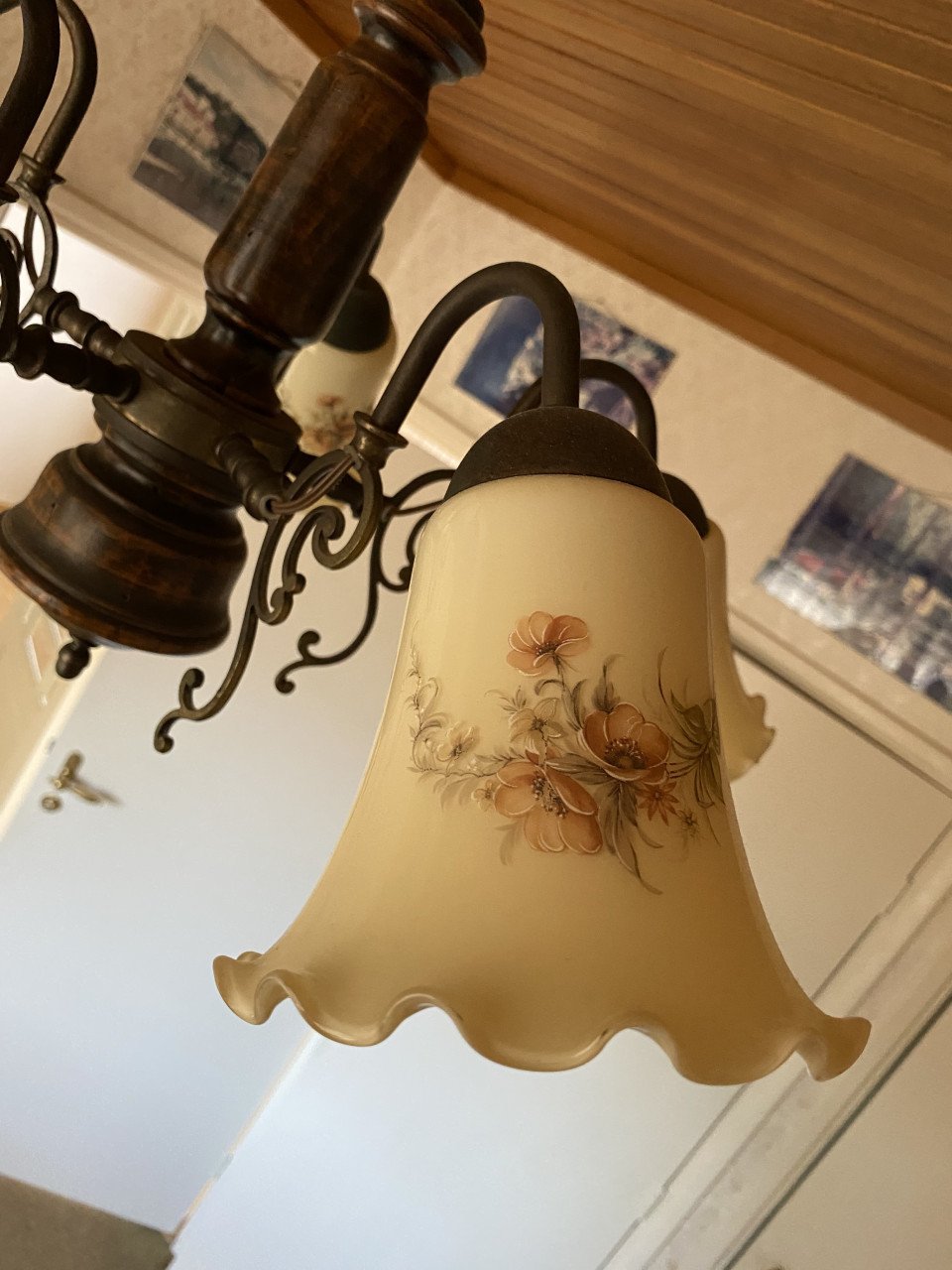 Vintage lamp met 5 glazen kapjes (zeker 60 jaar oud)