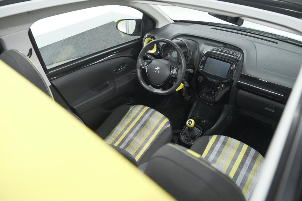Peugeot 108 1.0 e-vti collection top! | elektrisch vouwdak | apple carplay 