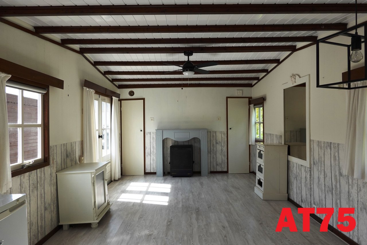 Betaalbaar chalet met gezellig interieur en kunststof buitenzijde te koop