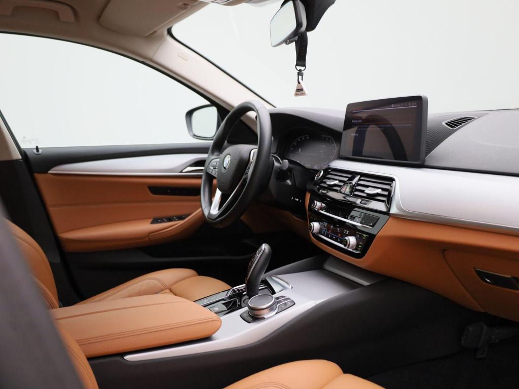 BMW 5 Serie touring 520i business edition plus | automaat | lmv | navigatie