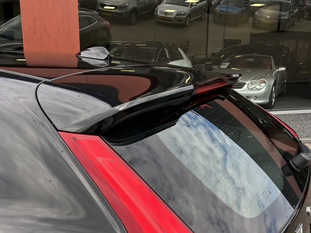 Volvo V40 2.0 t3 momentum | cruise | lmv 17'' | navi