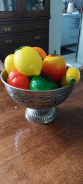 Metalen fruitschaal met glazen fruit (11 stuks)