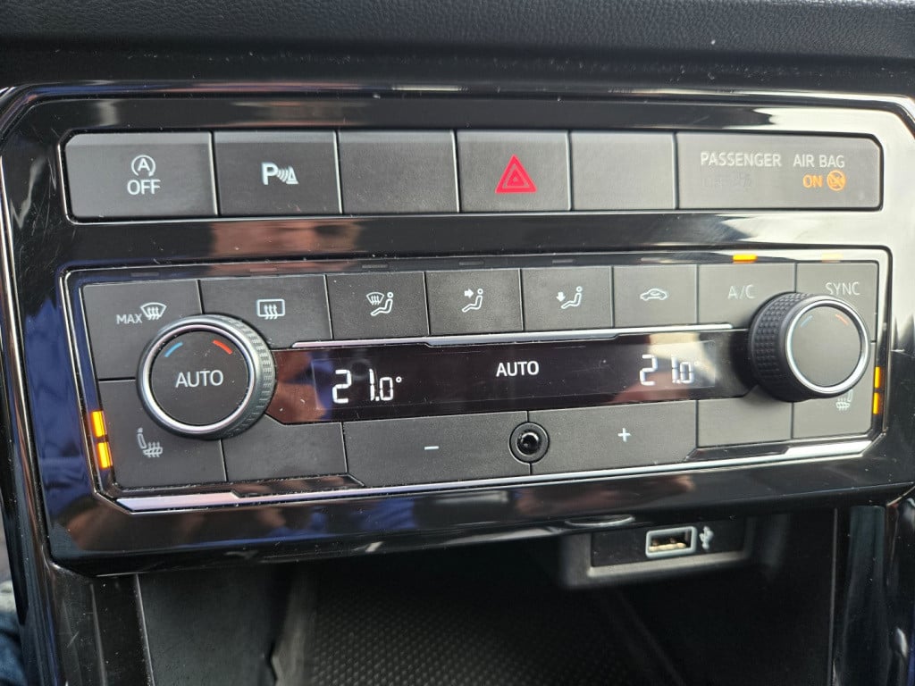 Volkswagen T-cross 1.0 tsi 115pk t-cross life r-design | trekhaak | camera