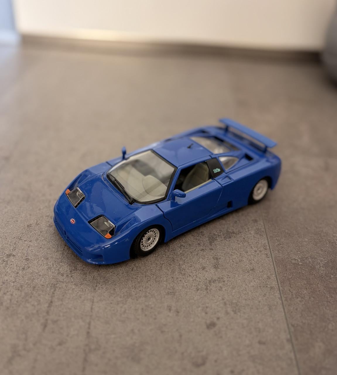 Bburago Bugatti EB110 1:24