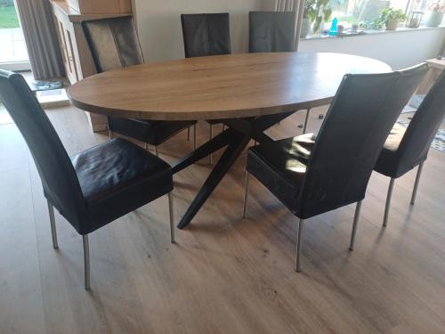 Ovale eettafel