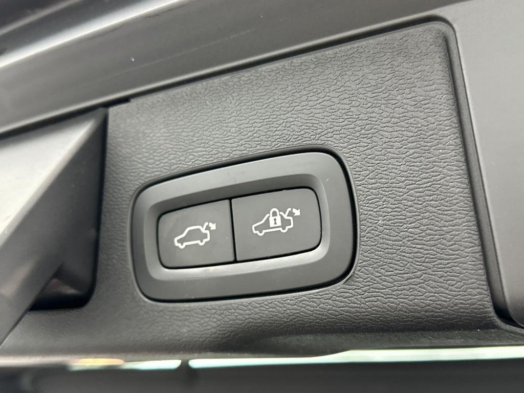 Volvo XC60 t5 253pk momentum| adap.cruise| trekhaak| leder| stoel.verw.