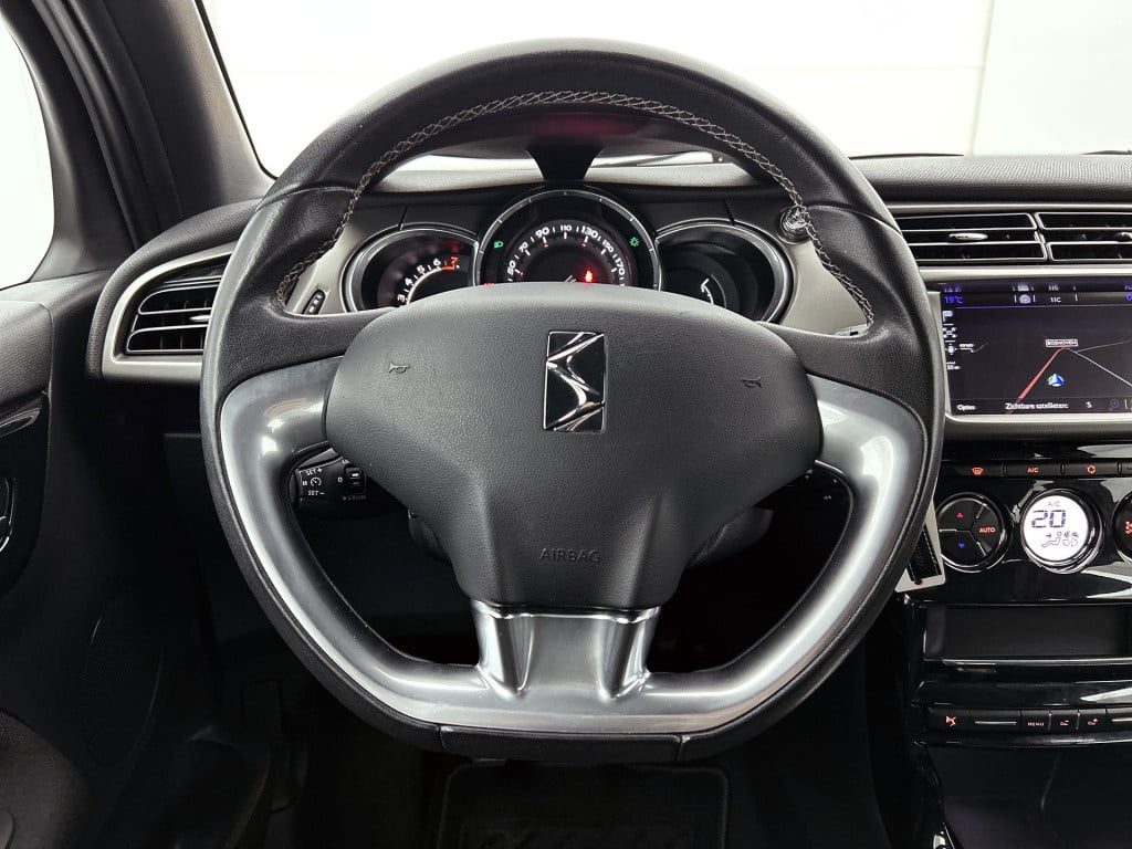 Ds Ds 3 puretech 82pk so chic | achteruitrijcamera | navigatie |