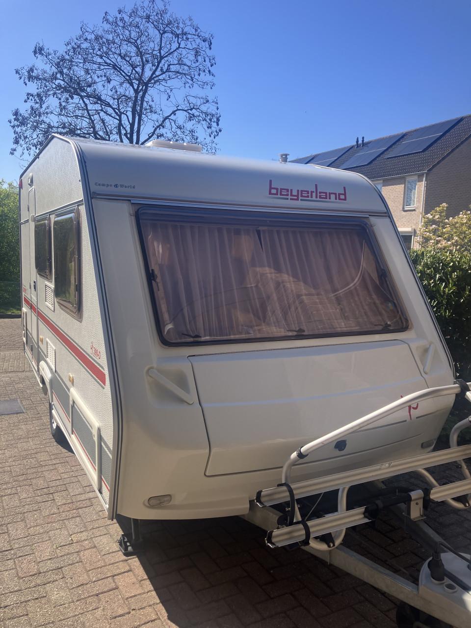 Te koop Beyerland caravan, 390-D sprinter LX (type 403b)