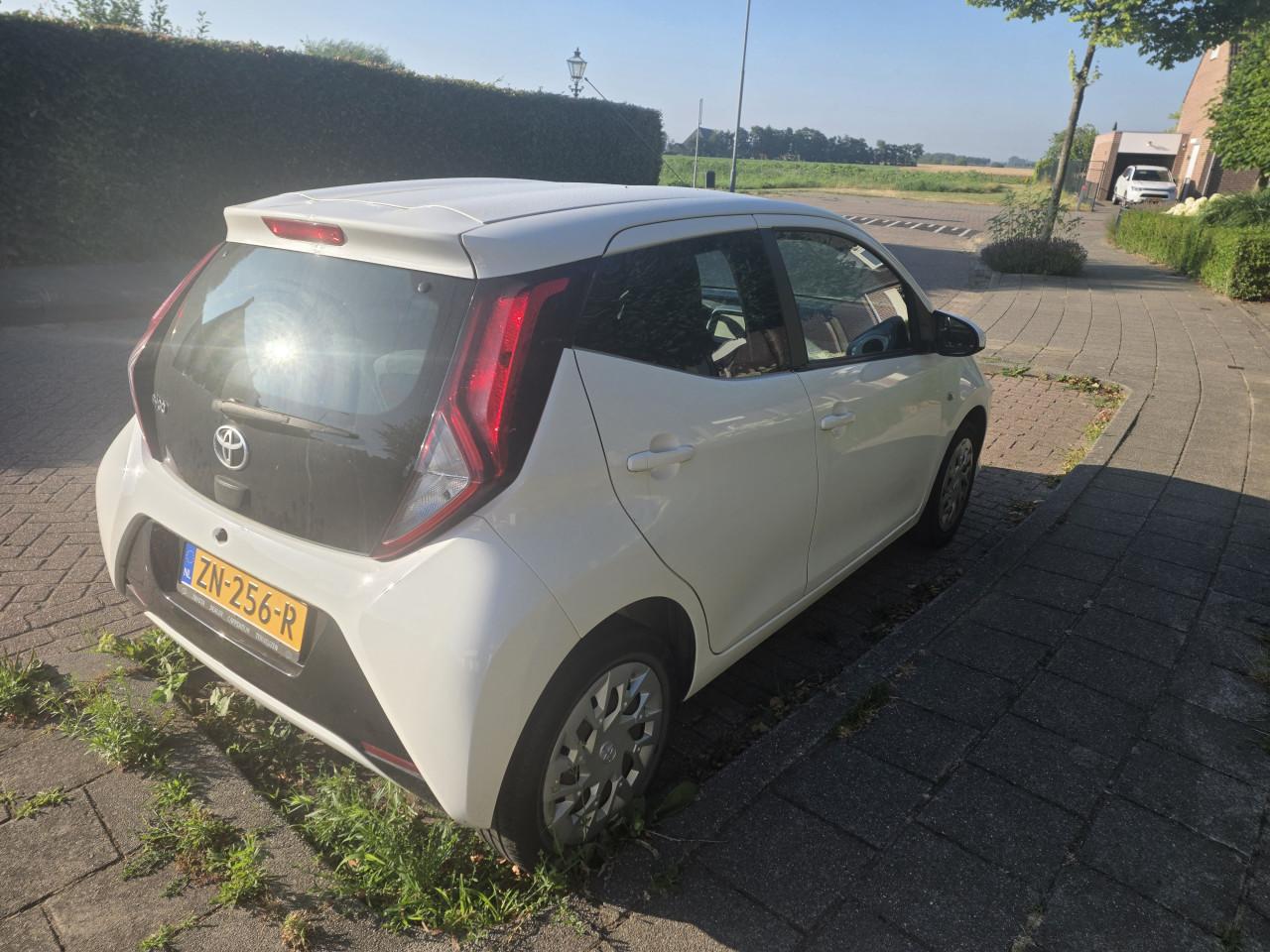 Toyota Aygo 1.0 Vvt-i 72pk 5D 2019 Wit airco camera elec ramen