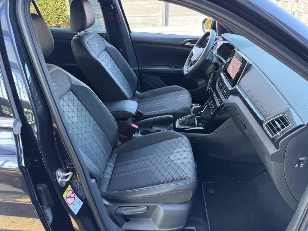 Volkswagen T-cross 1.5 tsi 150pk dsg r-line | camera | trekhaak | navi | iq