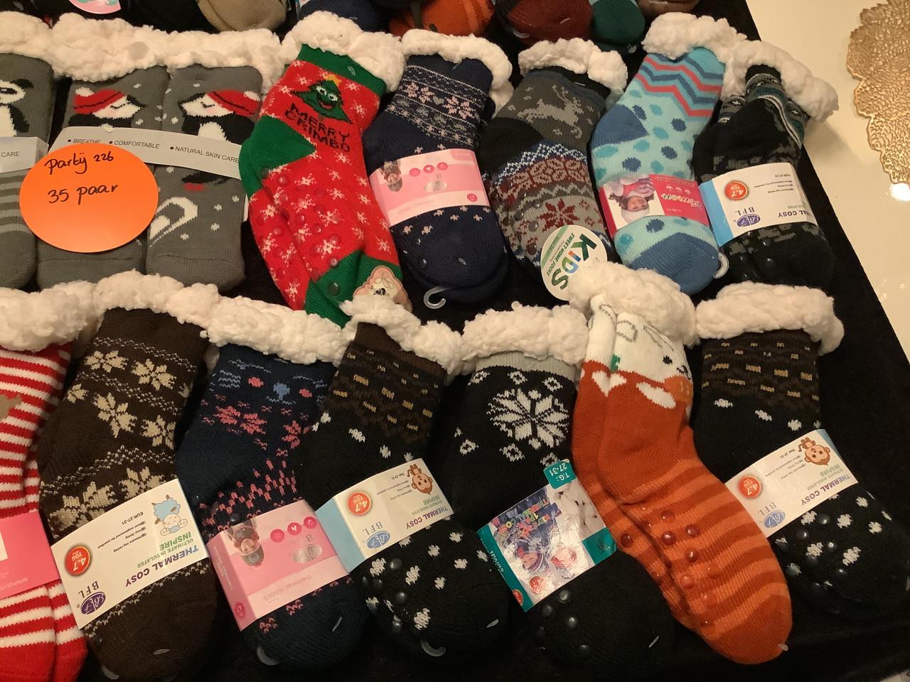 Partij super leuke kinder fluffy huissokken. ( partij 226)