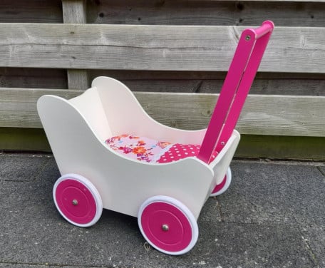 Houten poppenwagen