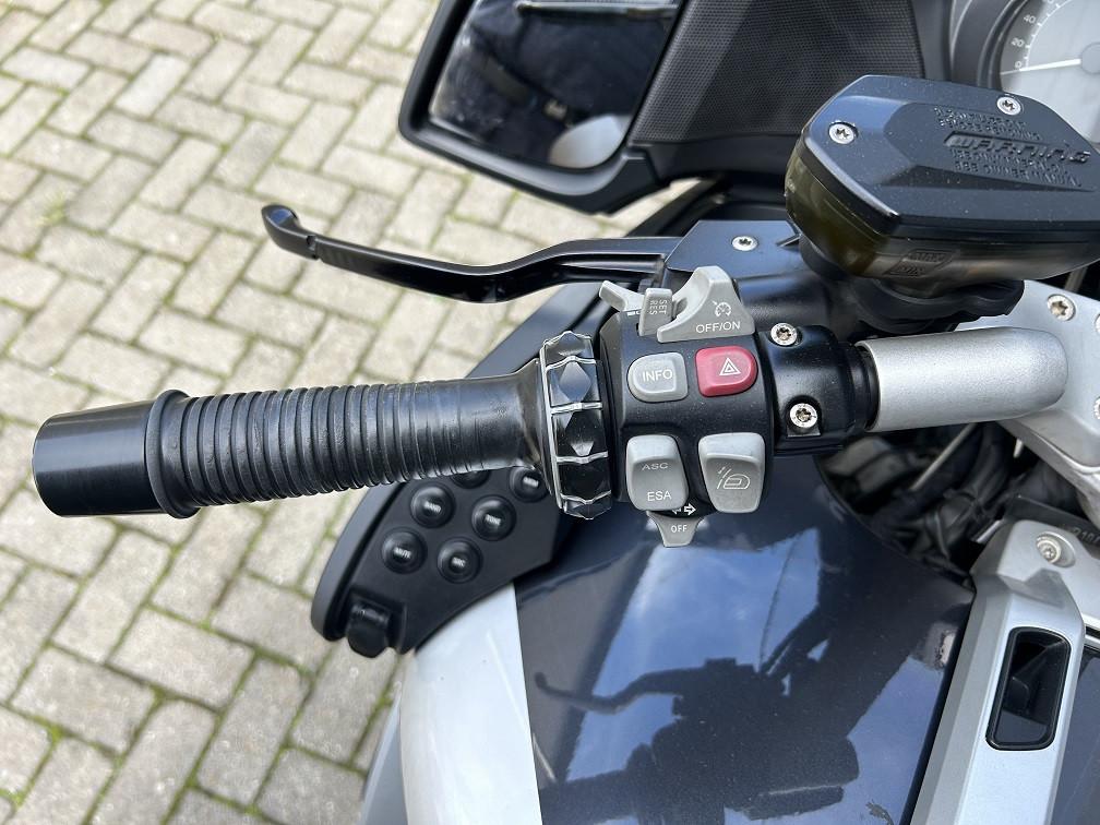 BMW R1200RT uit 2011, 250dkm, full-opt, volledige historie bekend €2500,-