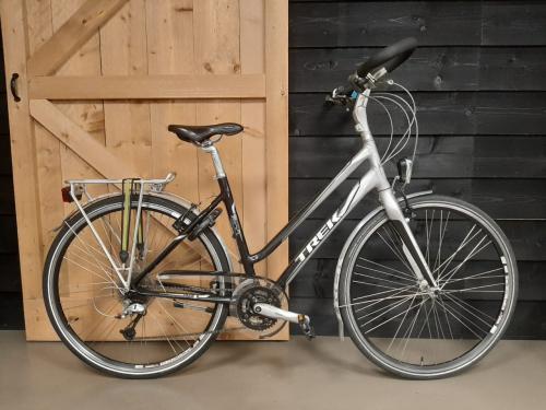 Nette sportieve lichtlopende Trek Navigator 500 met 24 versnellingen