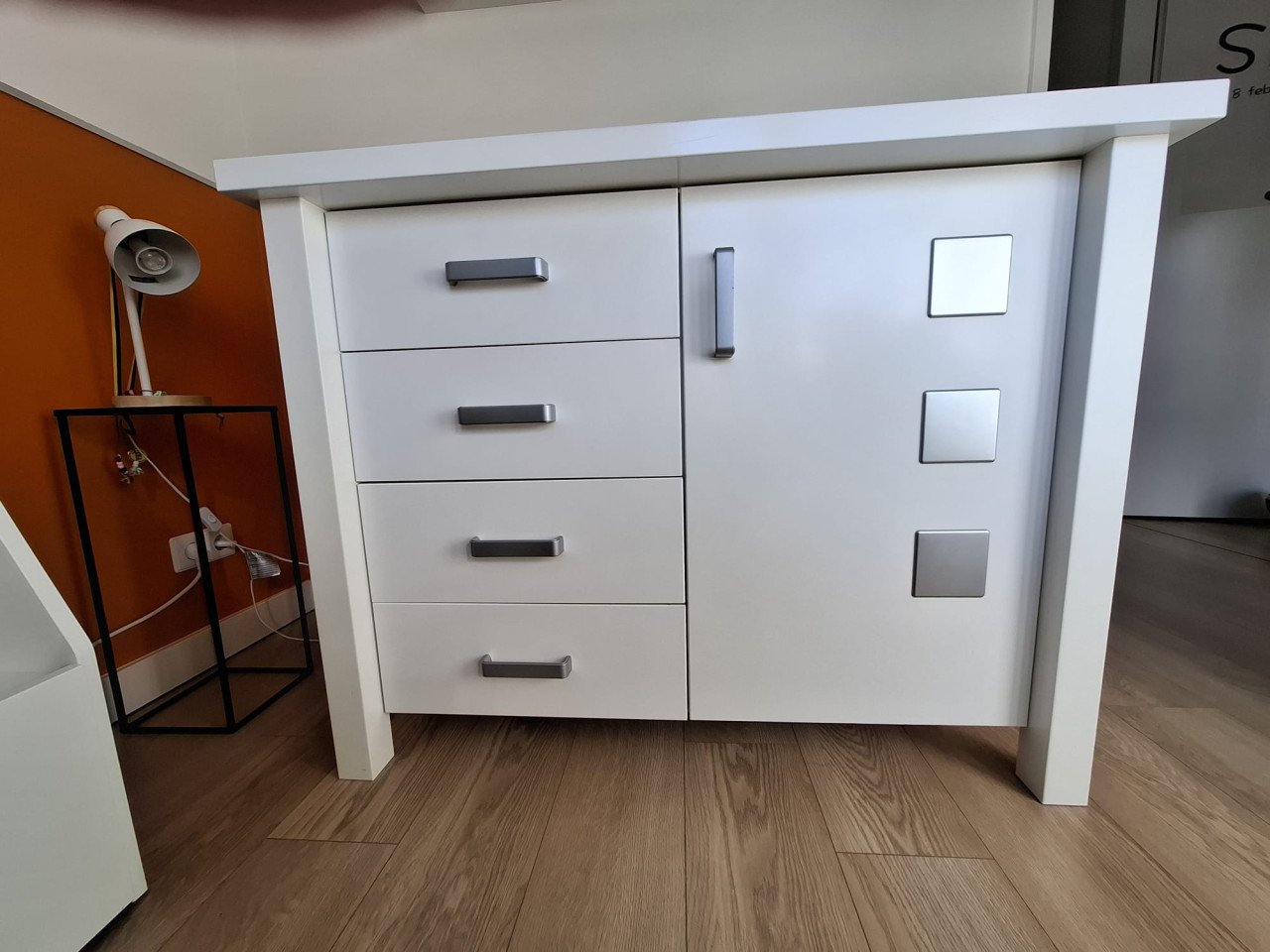 Ledikantje en commode