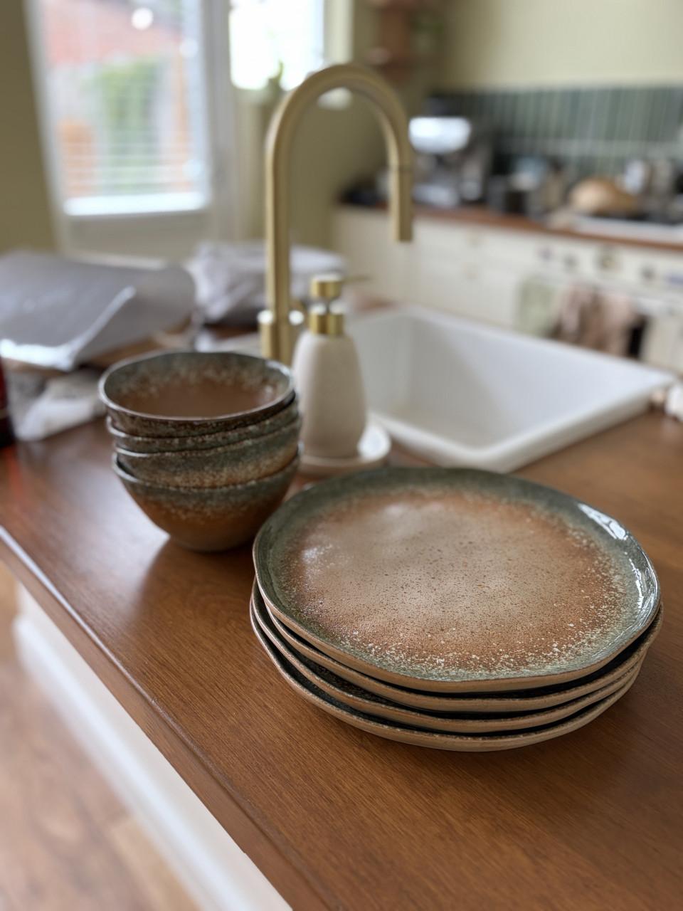 4 borden en 4 schaaltjes Xenos servies