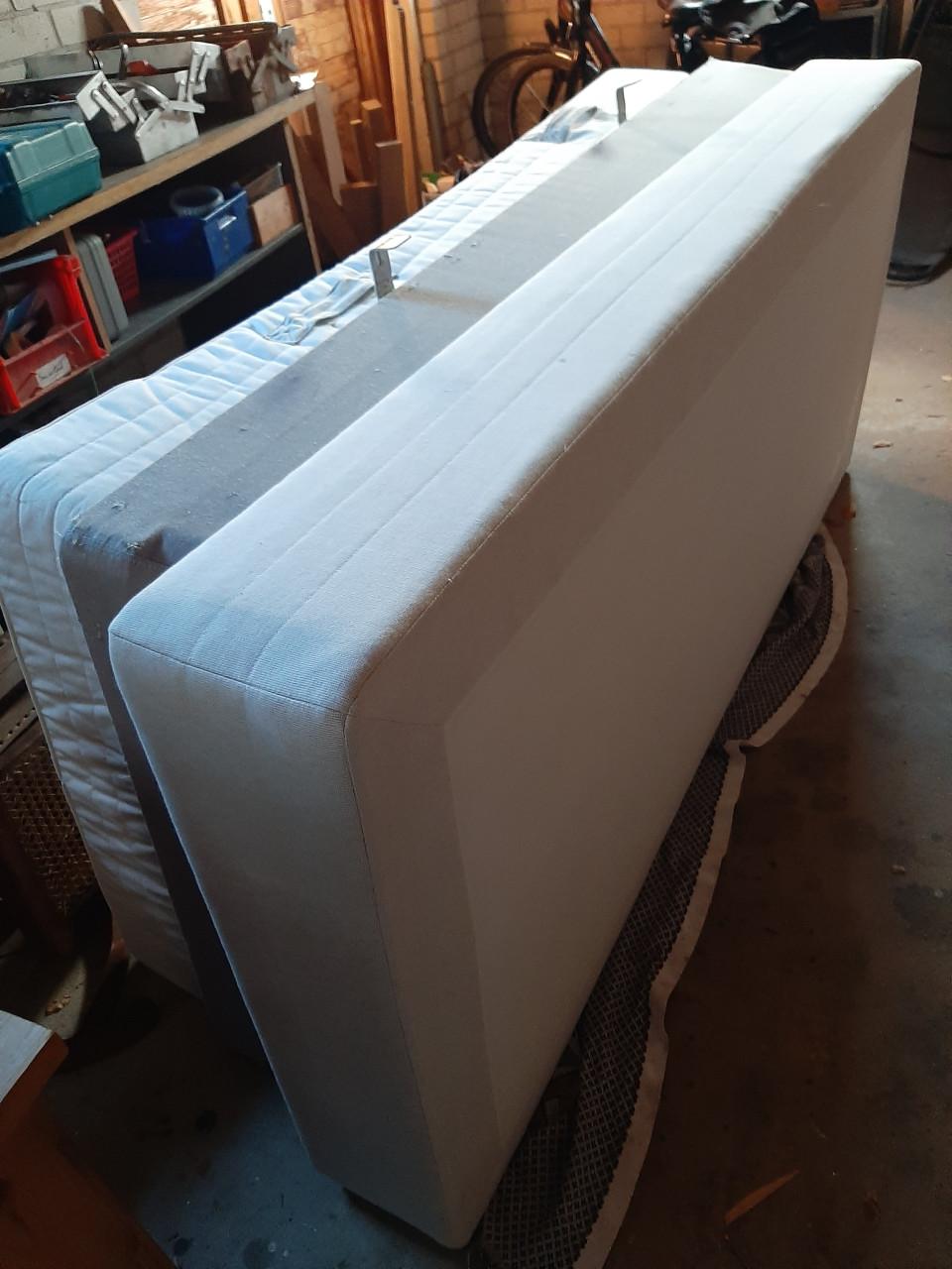 2 boxsprings in goede staat