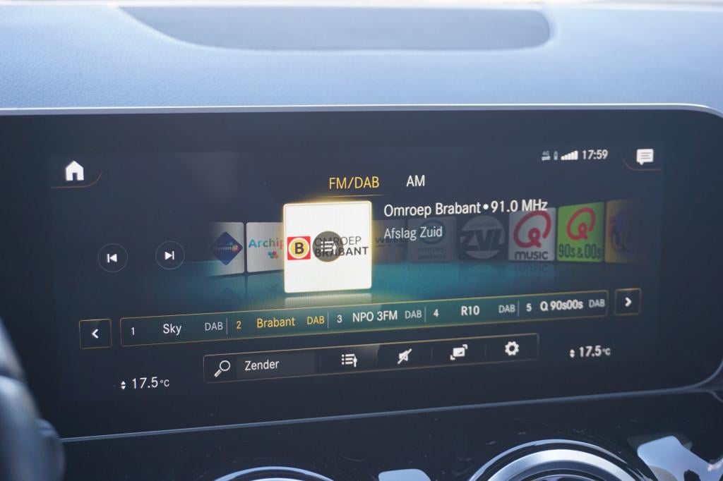 Mercedes-Benz B-Klasse 220 launch edition premium plus climate / navi / pan