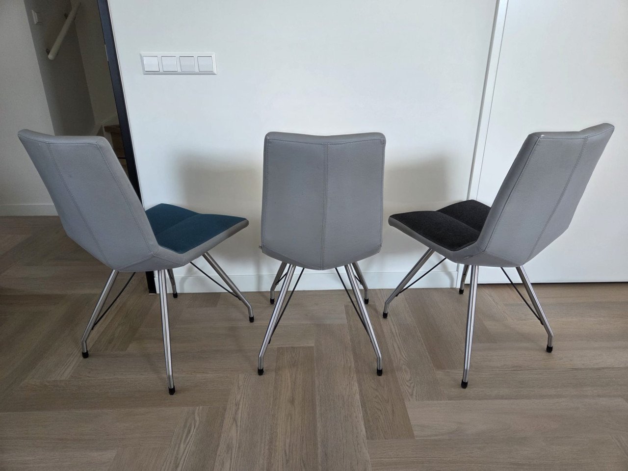 Gratis af te halen: 6 eetkamertafelstoelen Xooon