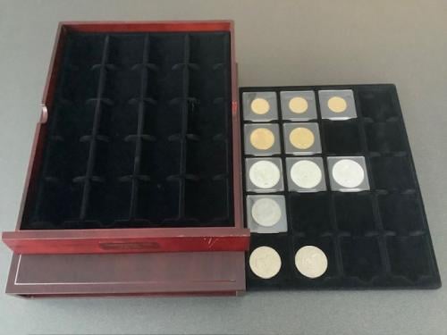 11 penningen / munten USA in luxe houten cassette.