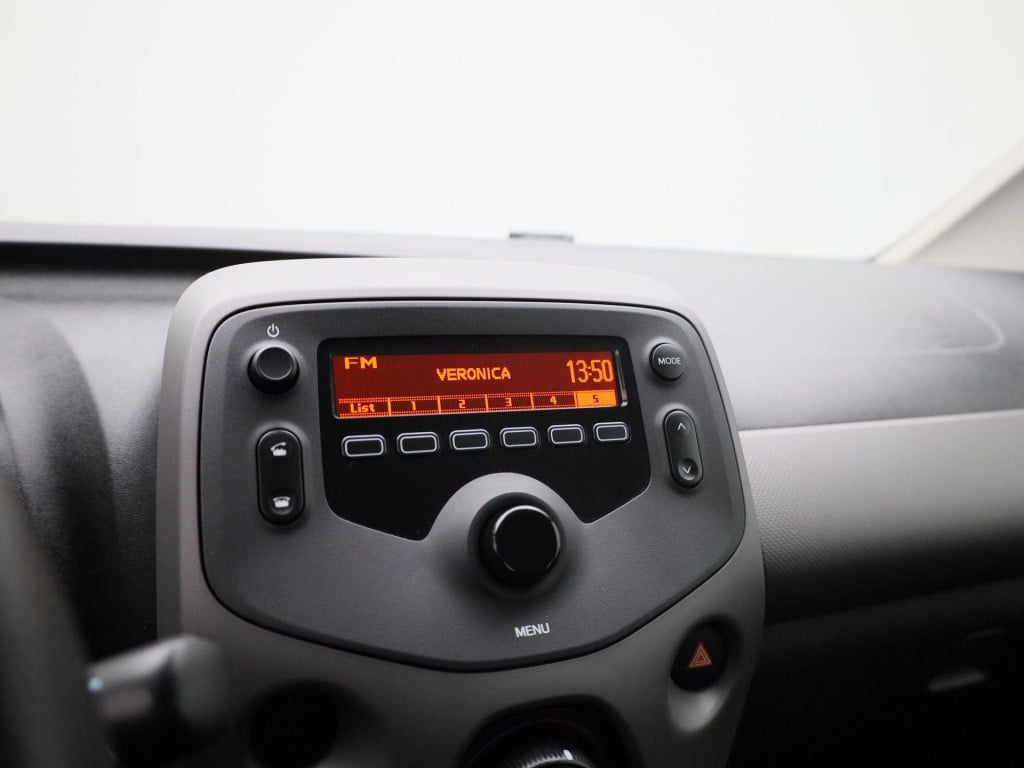 Peugeot 108 1.0 e-vti active | lage km stand! | bluetooth | airco | dab |