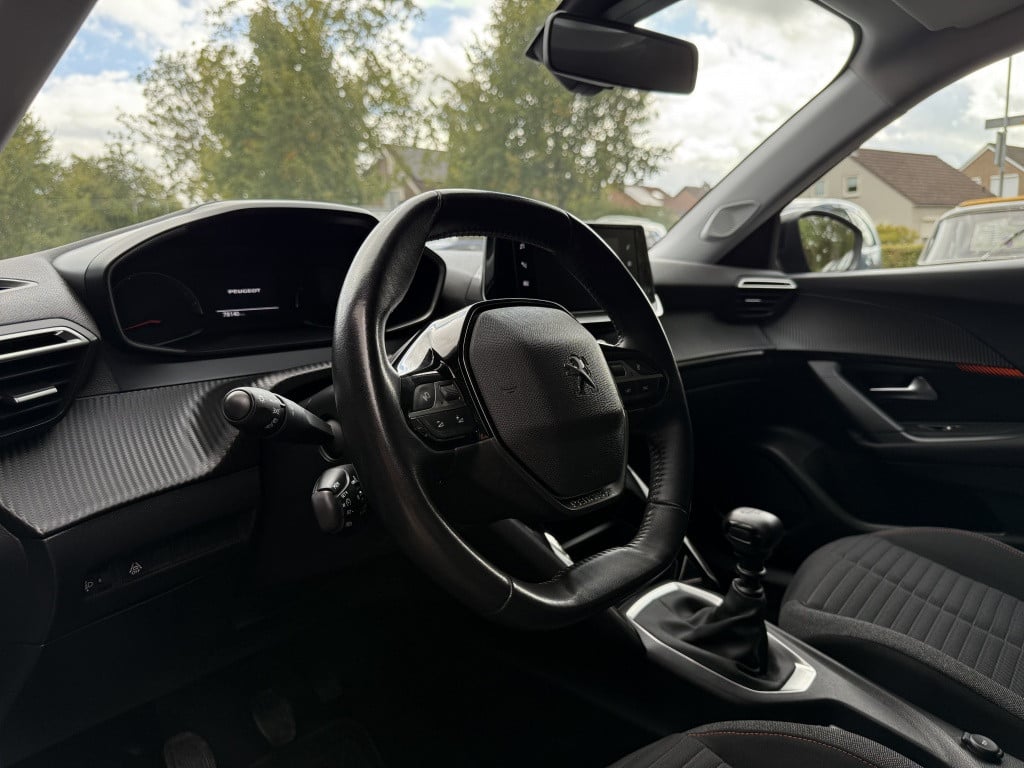 Peugeot 2008 1.2 active // trekhaak //