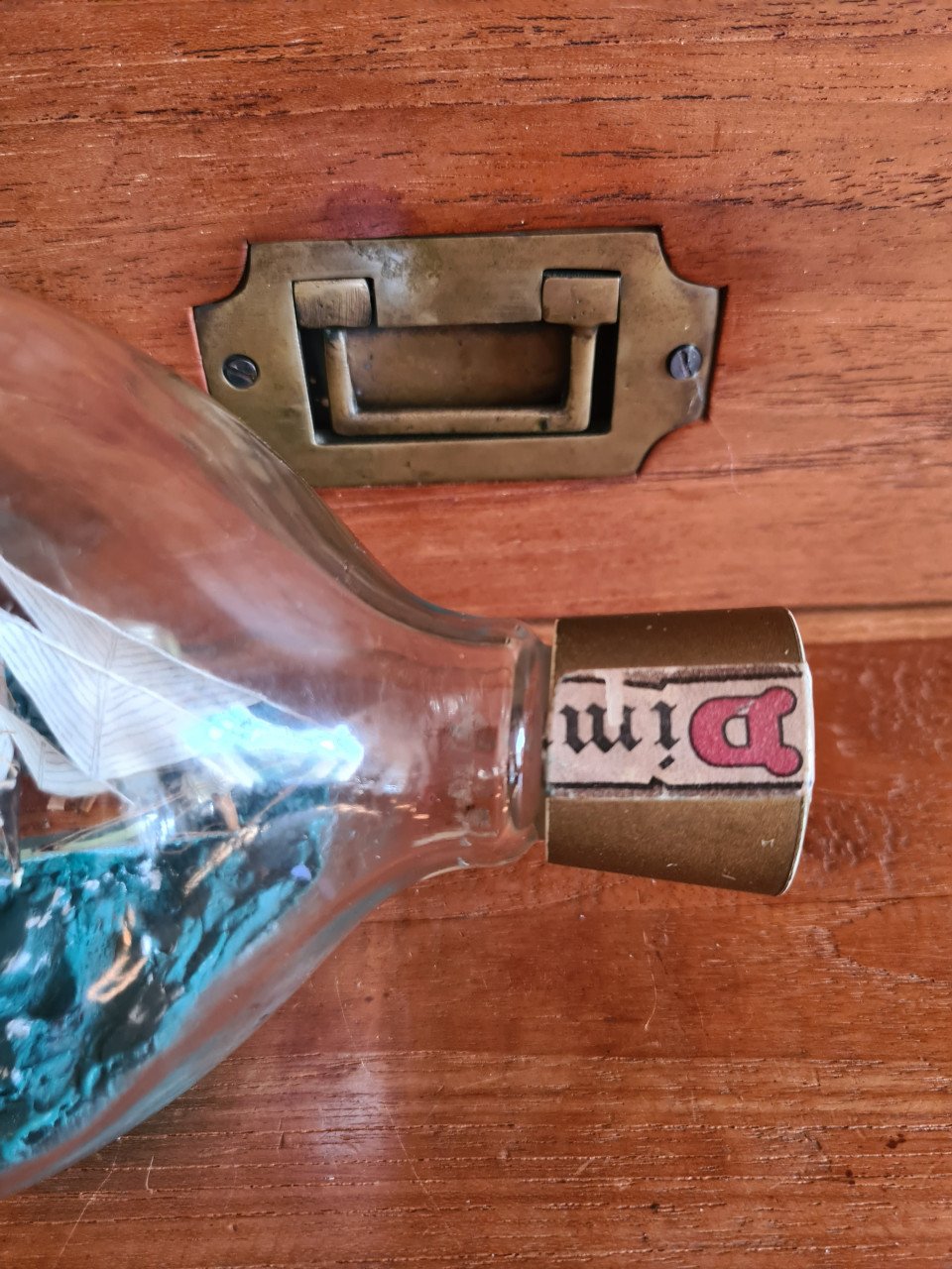 Vintage handgemaakt bootje in een Dimpel fles