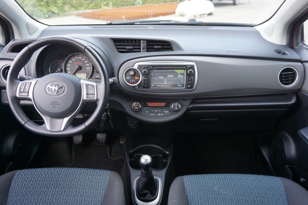 Toyota Yaris 1.0 vvt-i aspiration airco / navi / camera / bt / elektr. rame