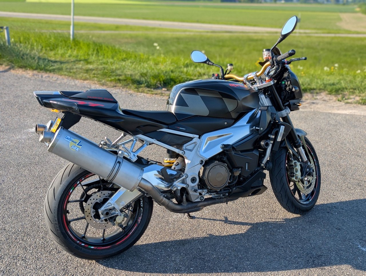 Aprilia Tuono 1000 R V2