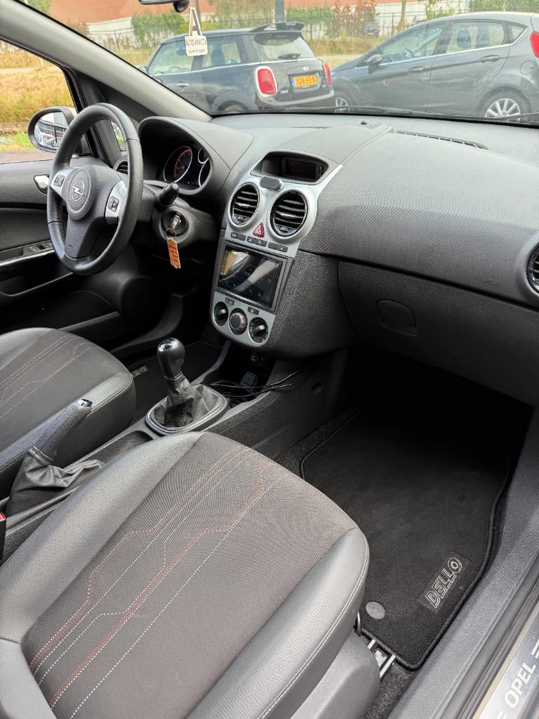 Opel Corsa 1.2 ecoflex selection - airco - stoelverwarming