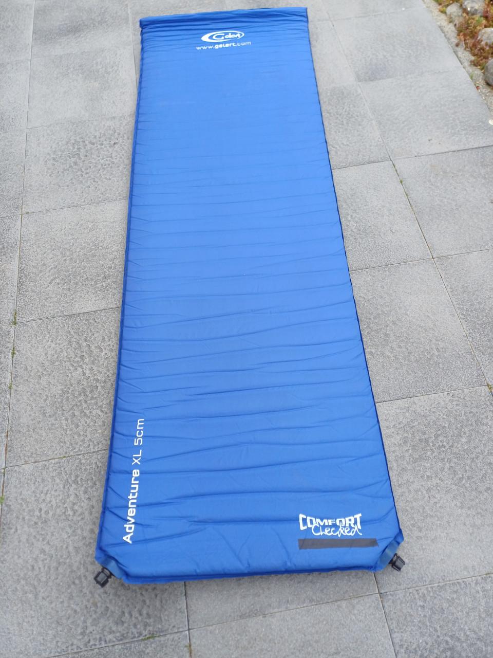 Self inflating kampeer matras