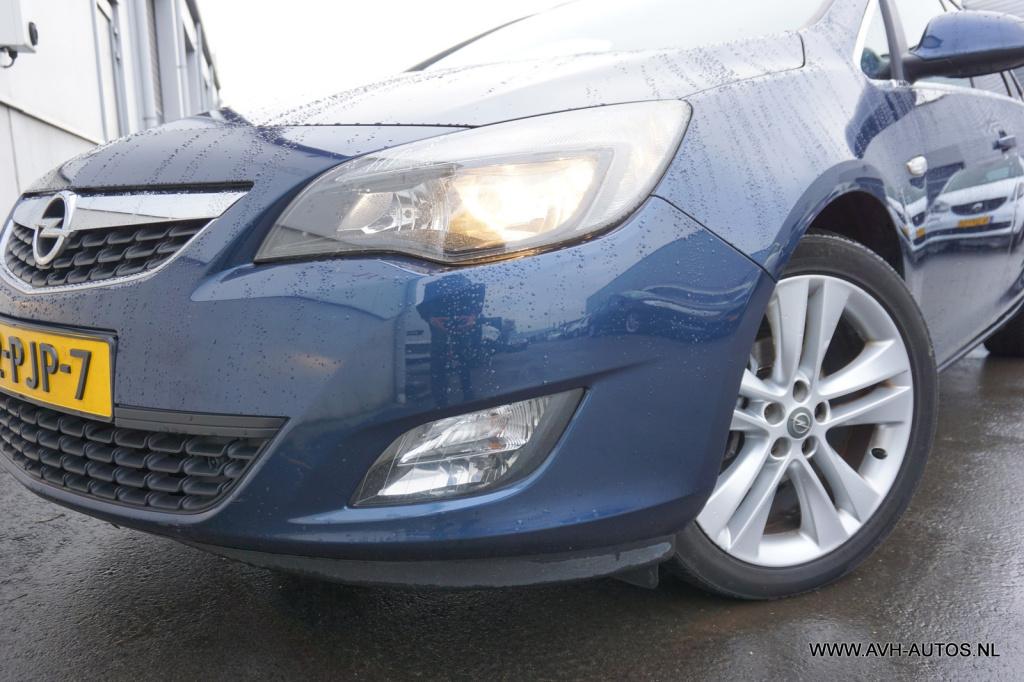 Opel Astra sports tourer 1.4 turbo sport