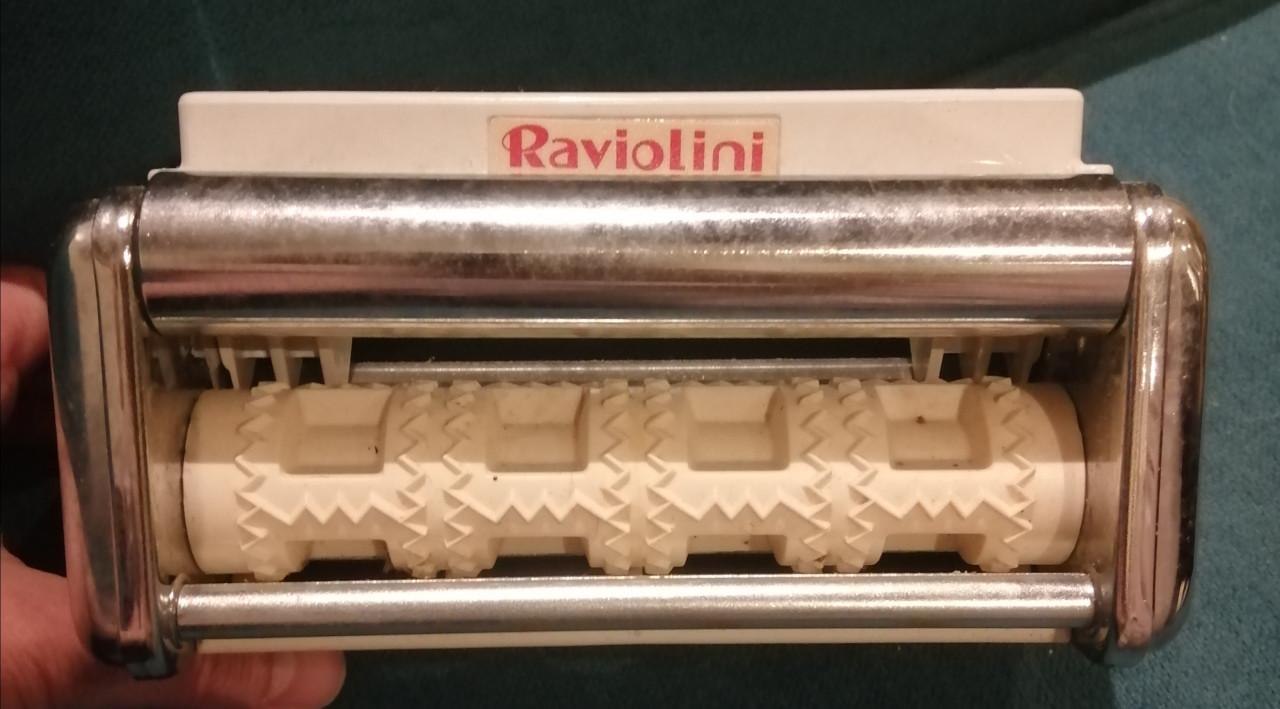 Ravioli maker