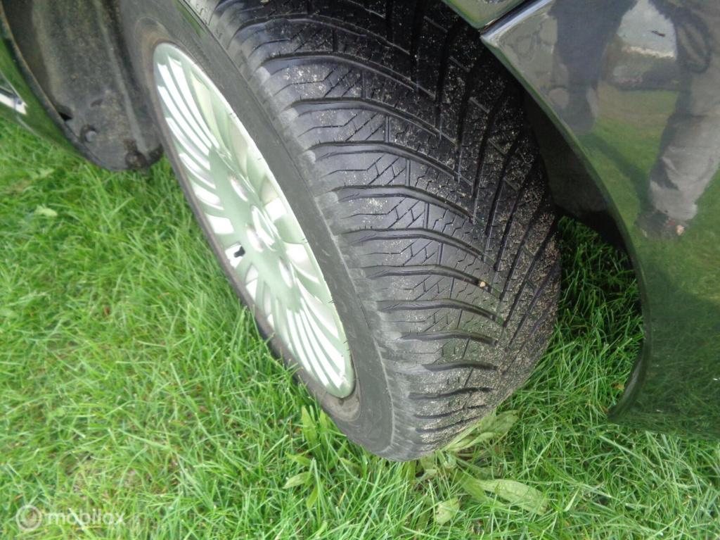 Citroen C3 1.6i-16v exclusive/stuurbekr/airco/trekhaak/apk tot 10-10-2027