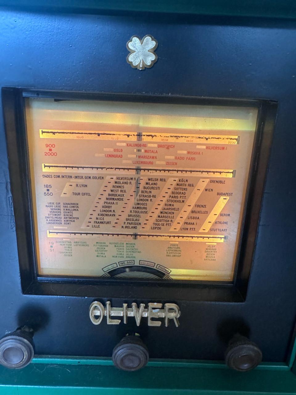 Mooie oude radio gemoderniseerd