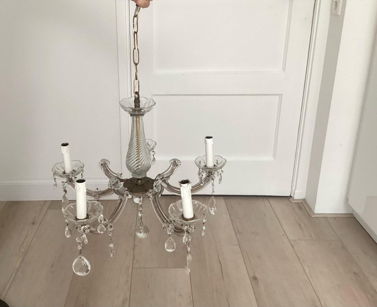 Kroonluchter met glazen pegels