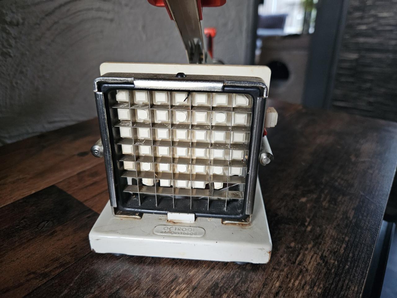 Vintage mooie  Brabantia frietsnijder jaren 60 van metaal