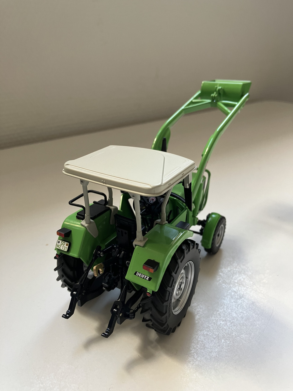 Deutzminiatuur 4007 met voorlader