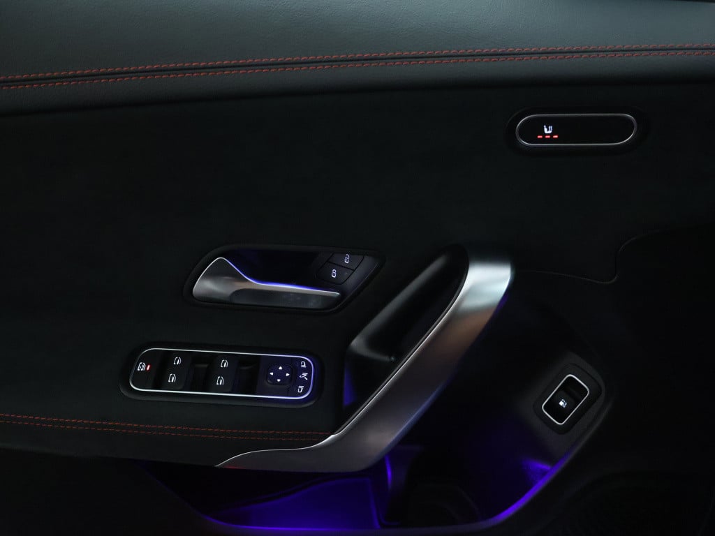 Mercedes-Benz Cla 250 e amg plug-in hybride | amg line | night pakket | pan