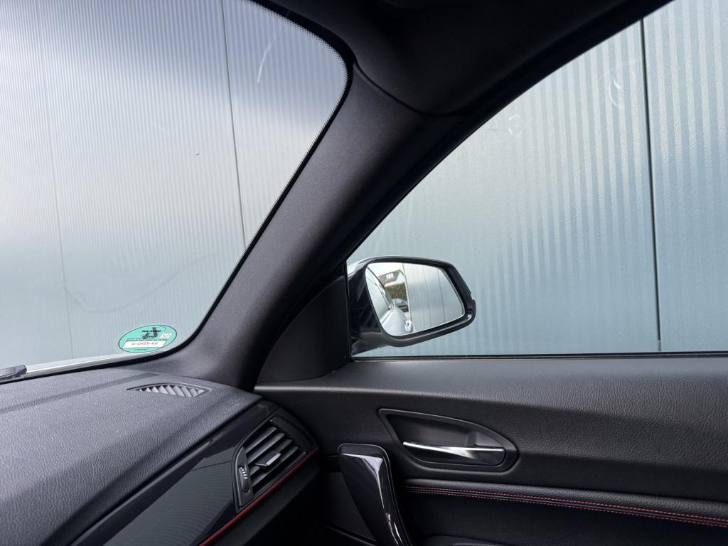 BMW 1 Serie 114i executive business+ 3-drs